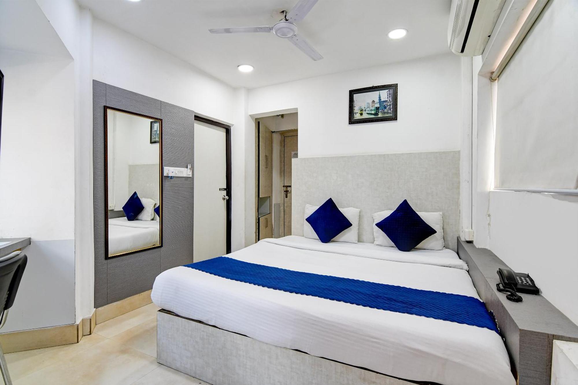 Hotel Q Inn Kolkata Bagian luar foto