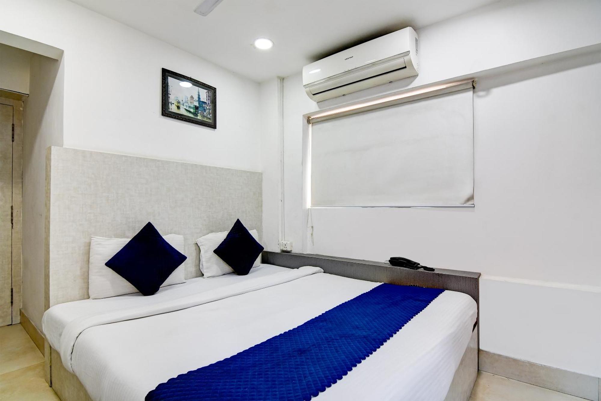 Hotel Q Inn Kolkata Bagian luar foto