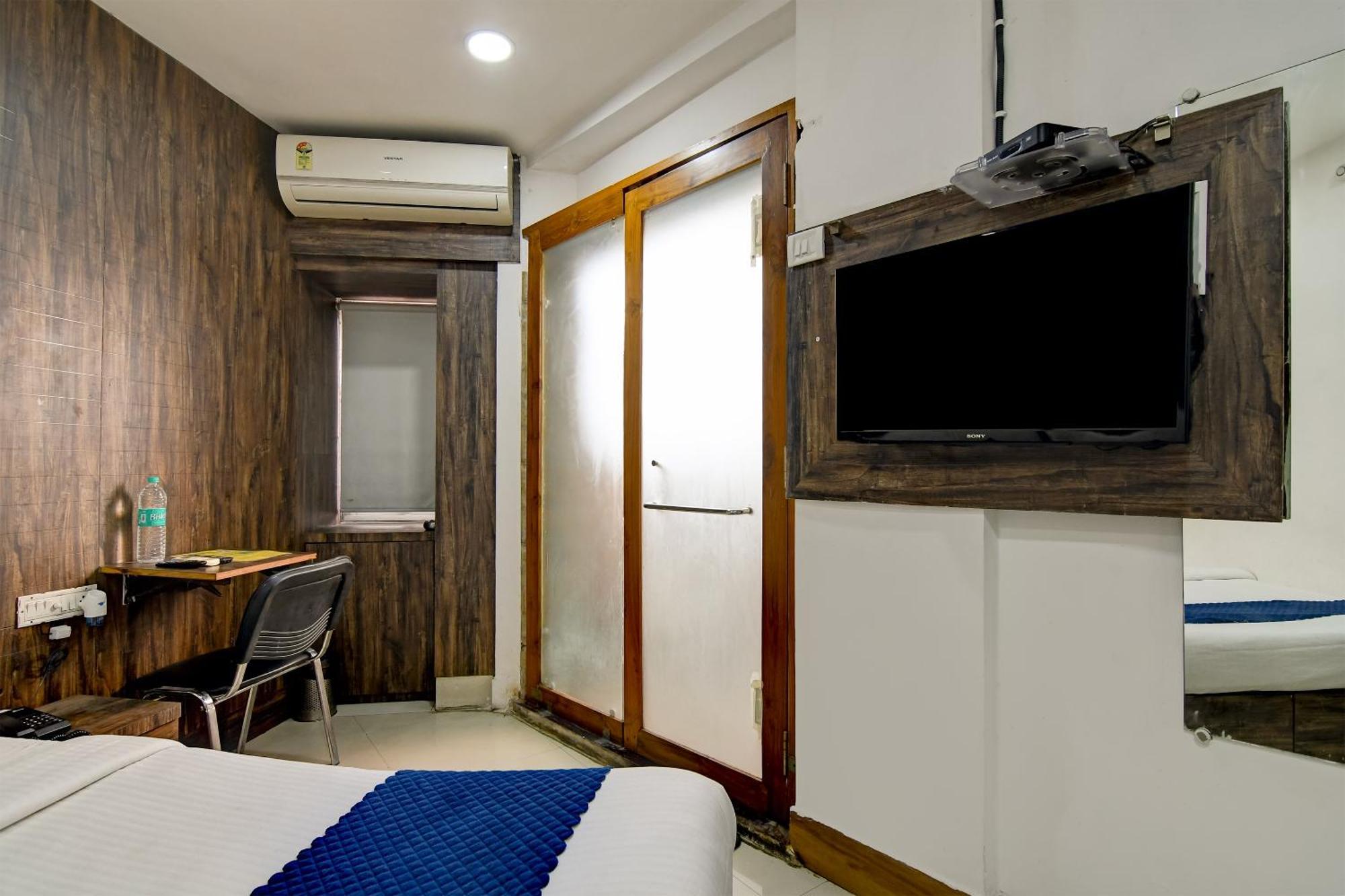Hotel Q Inn Kolkata Bagian luar foto