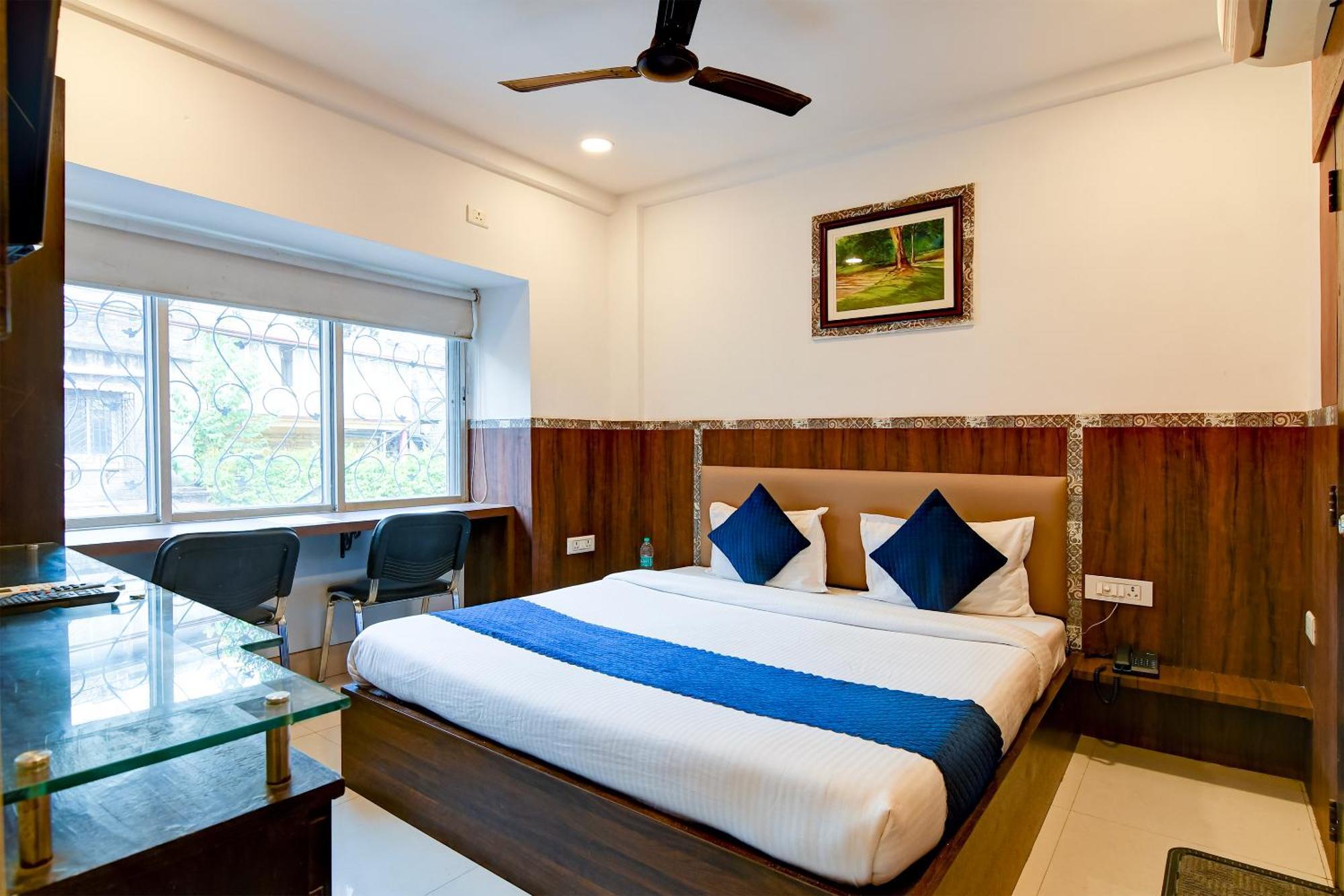 Hotel Q Inn Kolkata Bagian luar foto