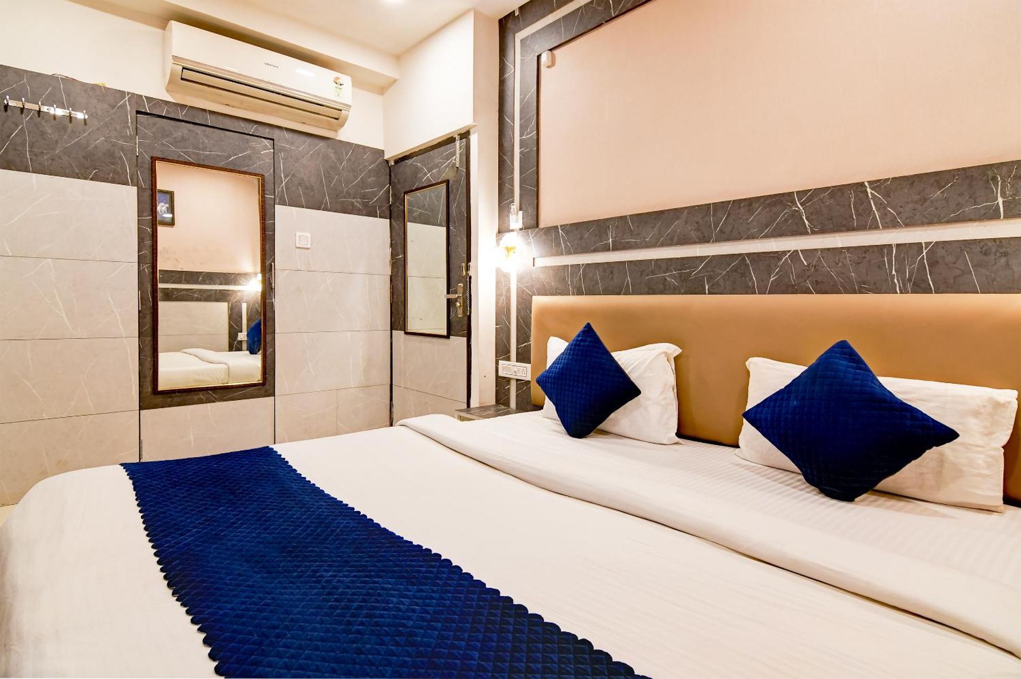 Hotel Q Inn Kolkata Bagian luar foto
