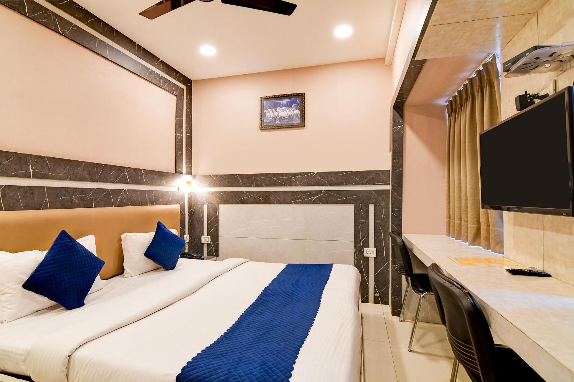 Hotel Q Inn Kolkata Bagian luar foto