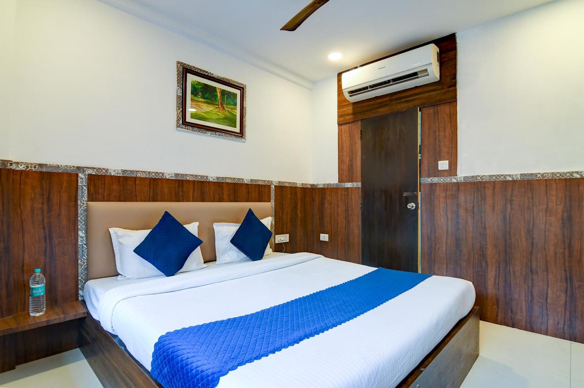 Hotel Q Inn Kolkata Bagian luar foto