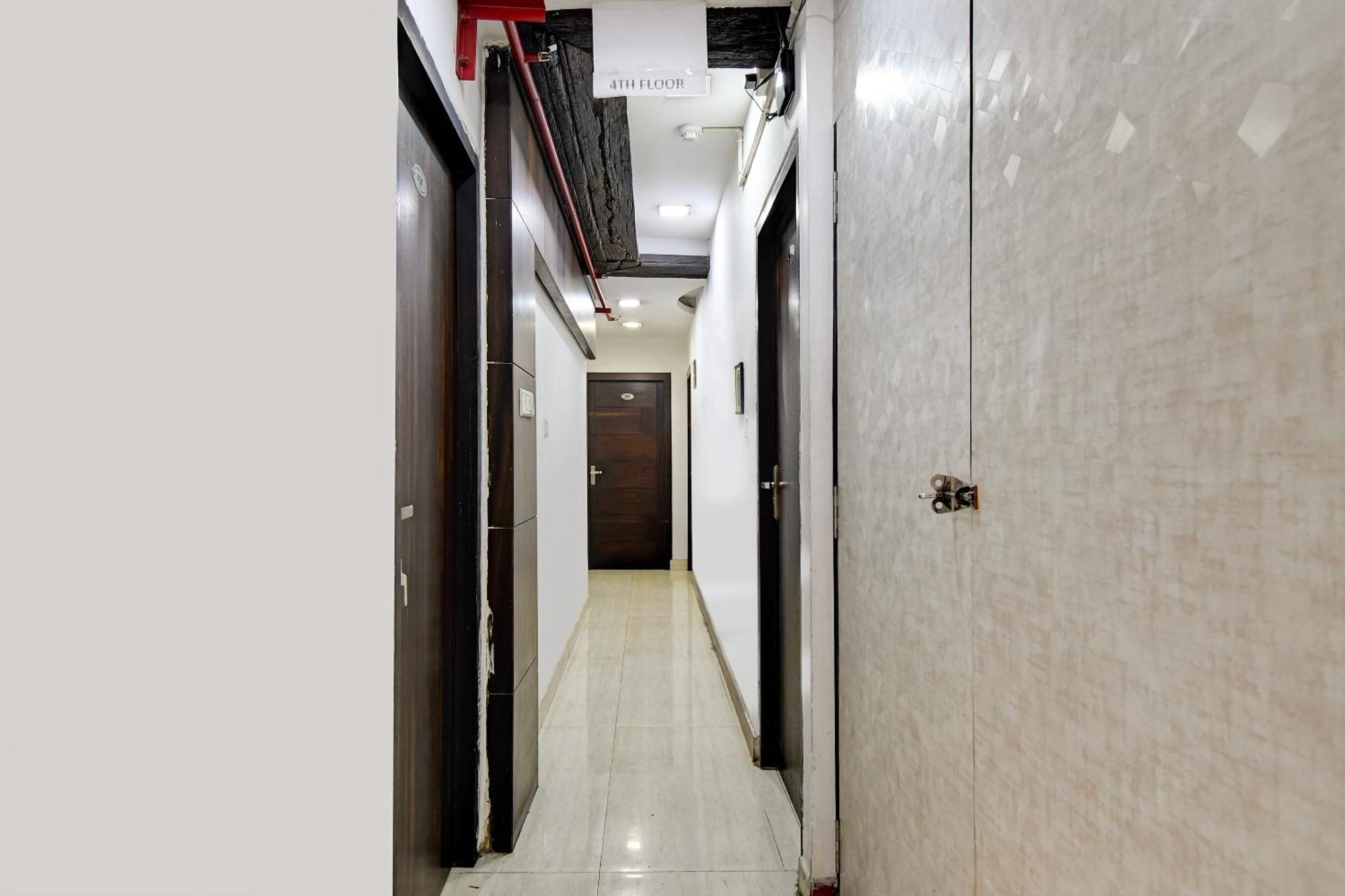 Hotel Q Inn Kolkata Bagian luar foto