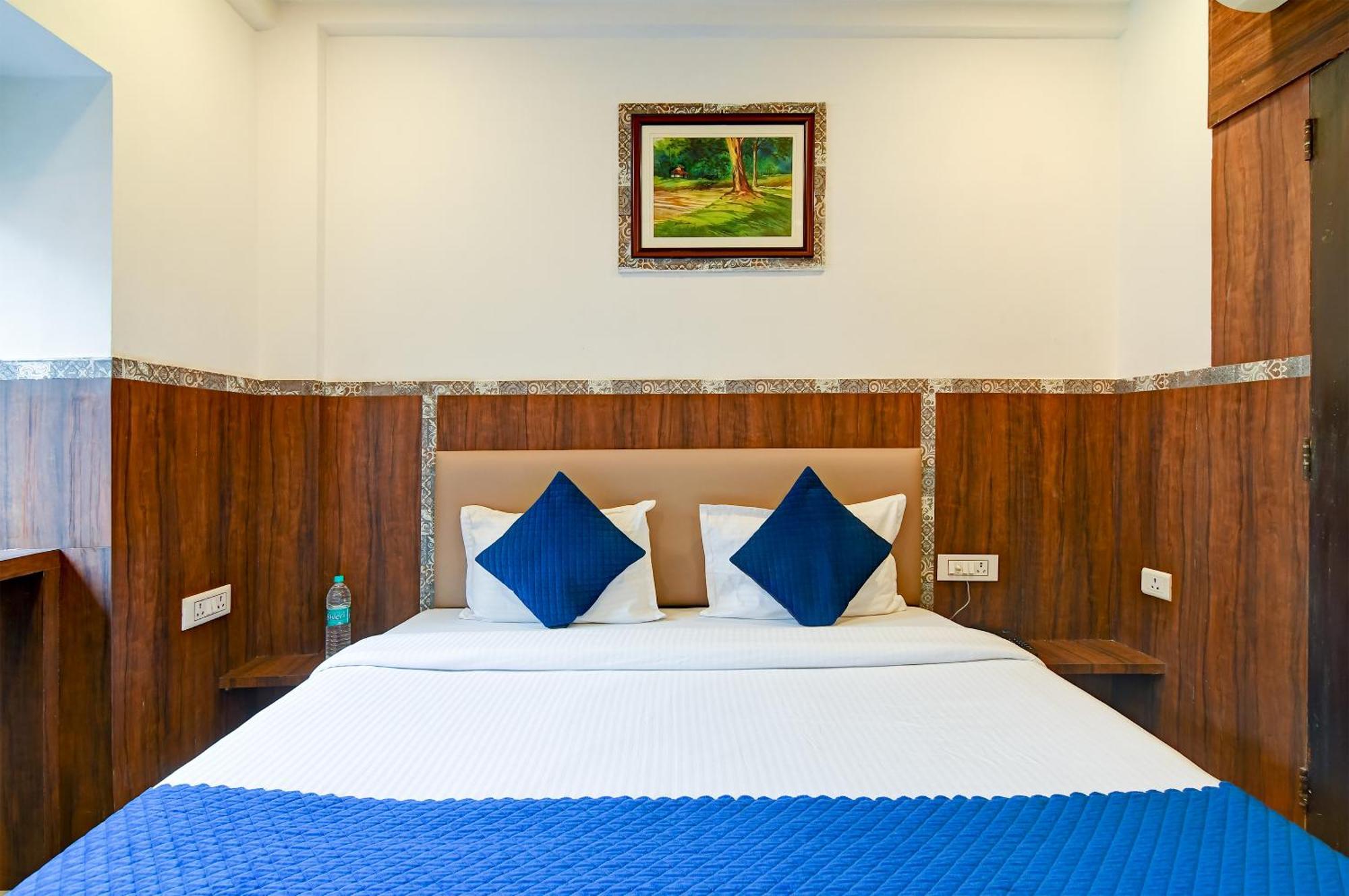 Hotel Q Inn Kolkata Bagian luar foto