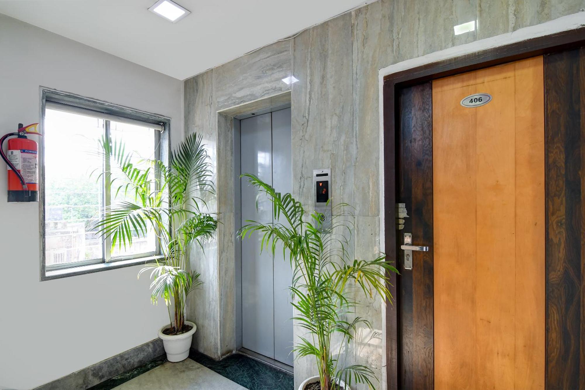 Hotel Q Inn Kolkata Bagian luar foto