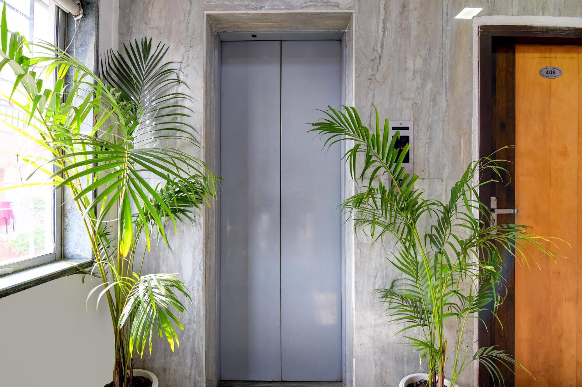 Hotel Q Inn Kolkata Bagian luar foto
