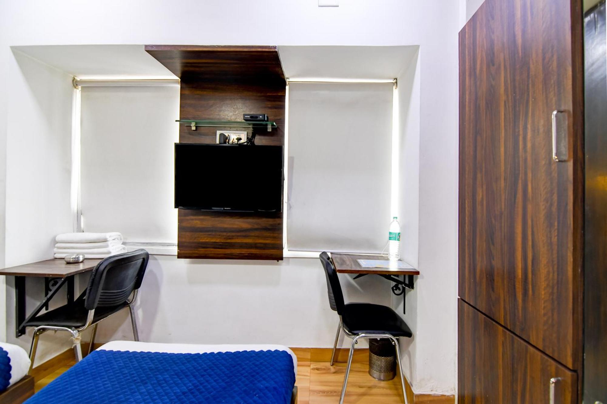 Hotel Q Inn Kolkata Bagian luar foto