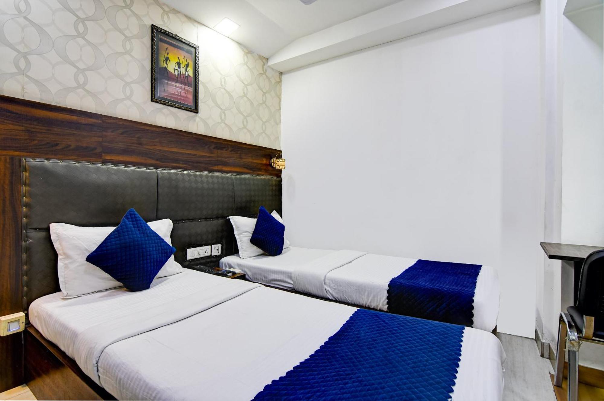 Hotel Q Inn Kolkata Bagian luar foto