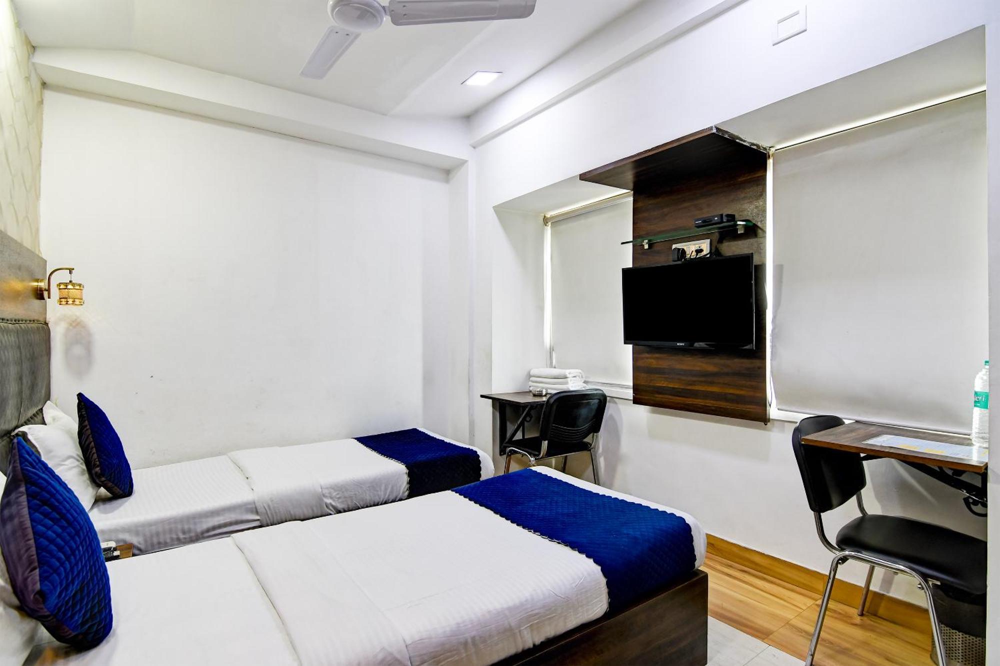 Hotel Q Inn Kolkata Bagian luar foto